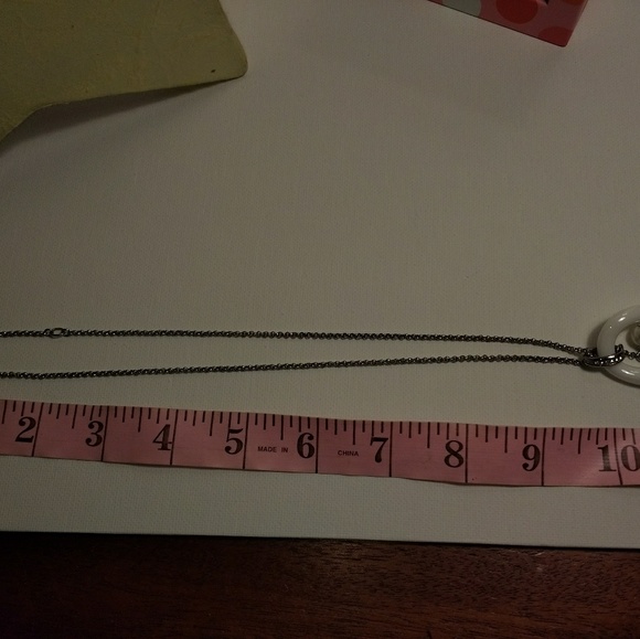 Pretty Fossil necklace pearl, white porcelain - Picture 4 of 4